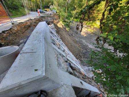Sanacija plazu pod občinsko cesto Laze–Vrhač (3)
